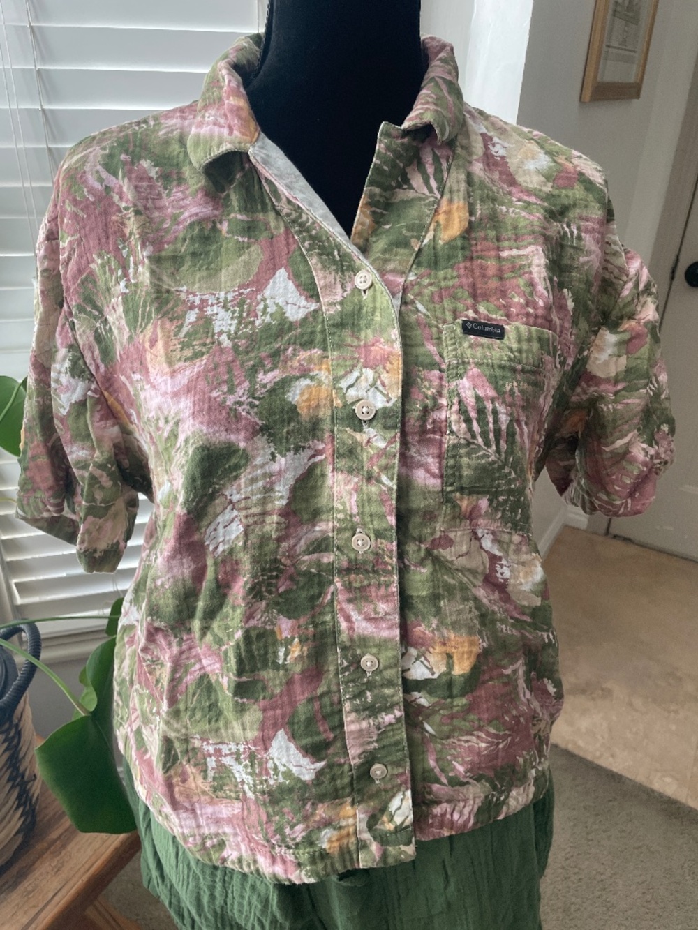 Columbia Women’s Large 100% Cotton Botanical Floral Button Up Shirt